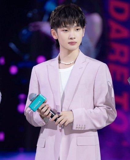 娱乐圈爆料周震南恋情,娱乐圈新恋情引发热议  第2张